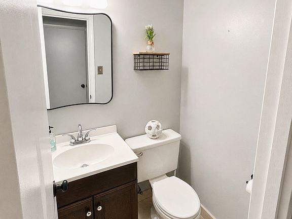 3rd image of 8756 Beacon Cir #1