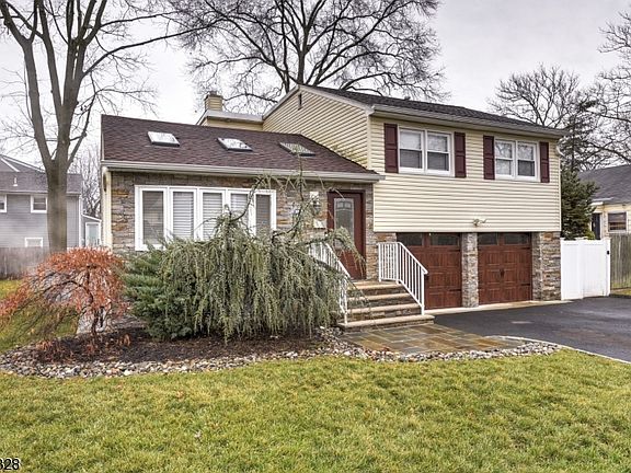 3rd image of 919-23 Maltby Ave
