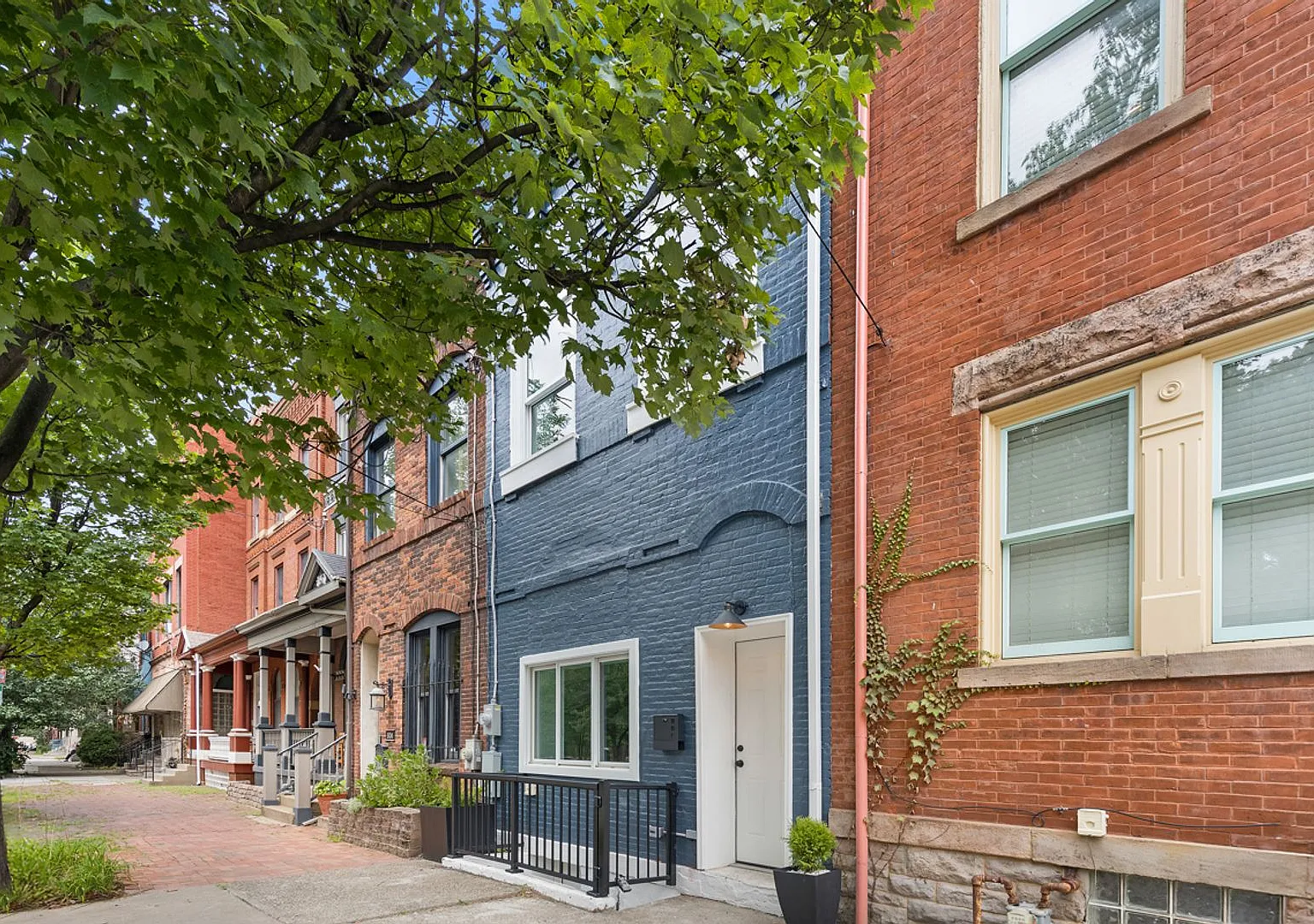 Furnished Luxury Home for Rent-Historic Deutschtown/Northside — Photo 2