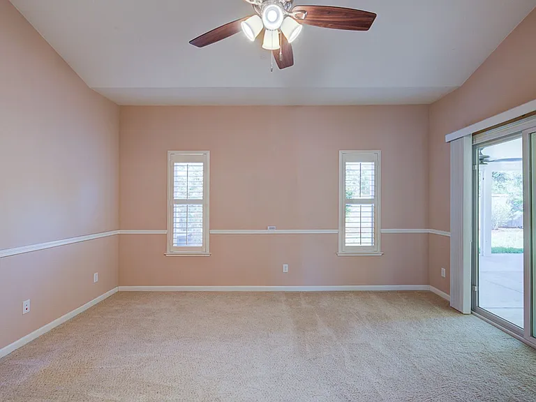 1927 N Karen Ave — Photo 9