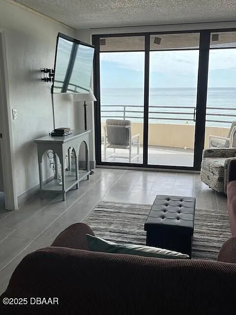2 bed, 2.0 bath, 986 sqft, $2,500 — Photo 2