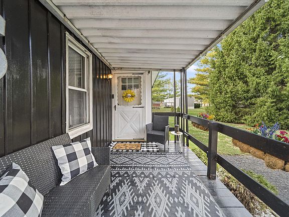 5th image of 1461 W County Line Rd