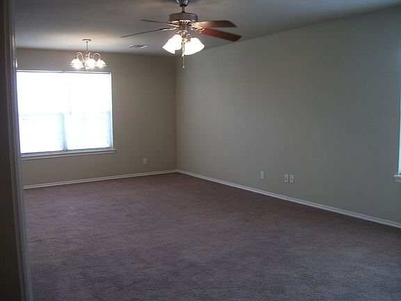 3rd image of 935 Clearwater Cir