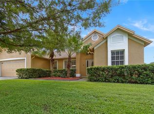 1611 Sand Hollow Ln, Valrico, FL 33594