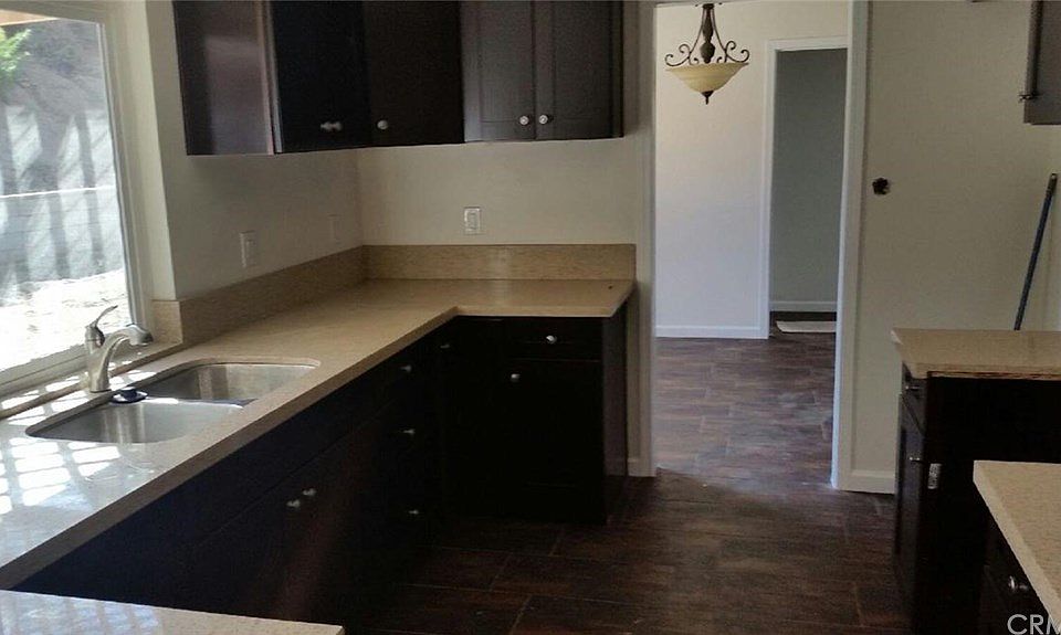 1st image of 2385 Peacock Ave
