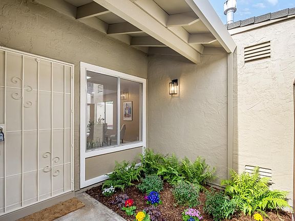 2nd image of 903 Calle De Verde