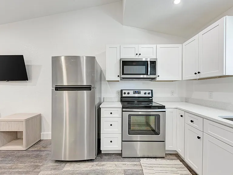 2302 Leon St #6 — Photo 11