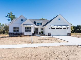 14743 Arcadia Woods Dr, Spring Lake, MI 49456