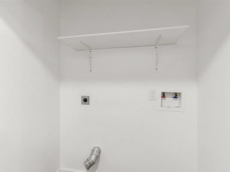 409 Avenue R — Photo 15