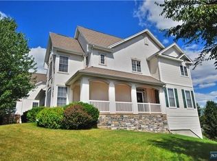 8 Winding Rdg, Oakland, NJ 07436