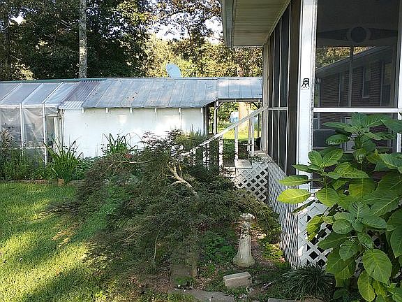 Well house and greenhouse