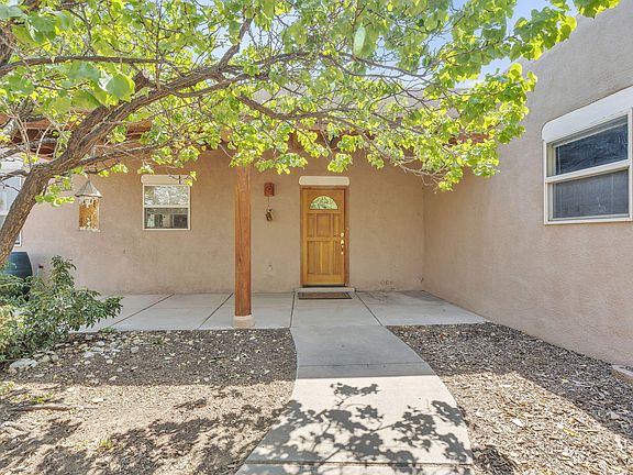 3rd image of 115 El Rey Dr NW