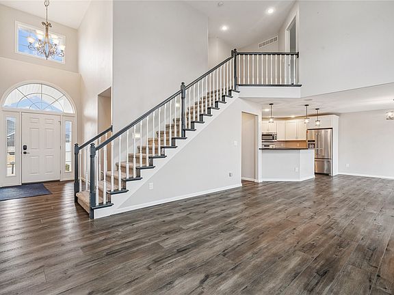 3rd image of 1595 Valentine Cir