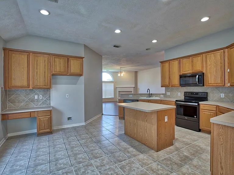 6715 Village Bridge Dr — Photo 9