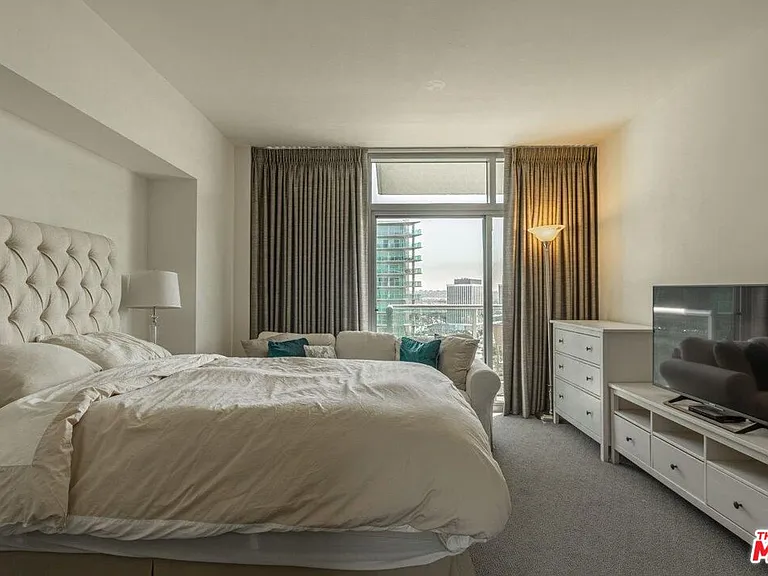 13700 Marina Pointe Dr #1431 — Photo 11