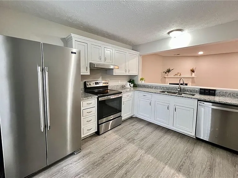 1502 Queen Anne Ct — Photo 3