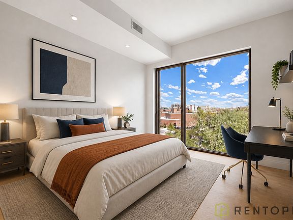 5th image of 960 Franklin Ave #227