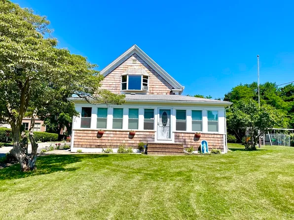 21 Alden St, Plymouth, MA 02360