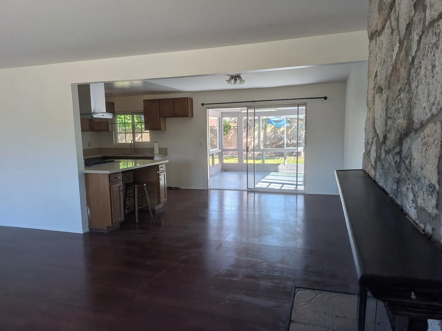 3 bed, 1400 sqft, $3,950 — Photo 3