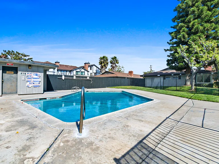 Magnolia Apartments — Photo 3
