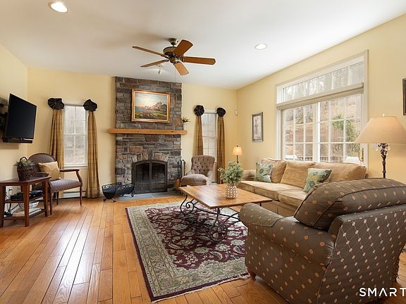 4th image of 82 Valley Road
