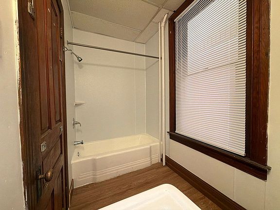 5th image of 827 E Prospect St APT 1