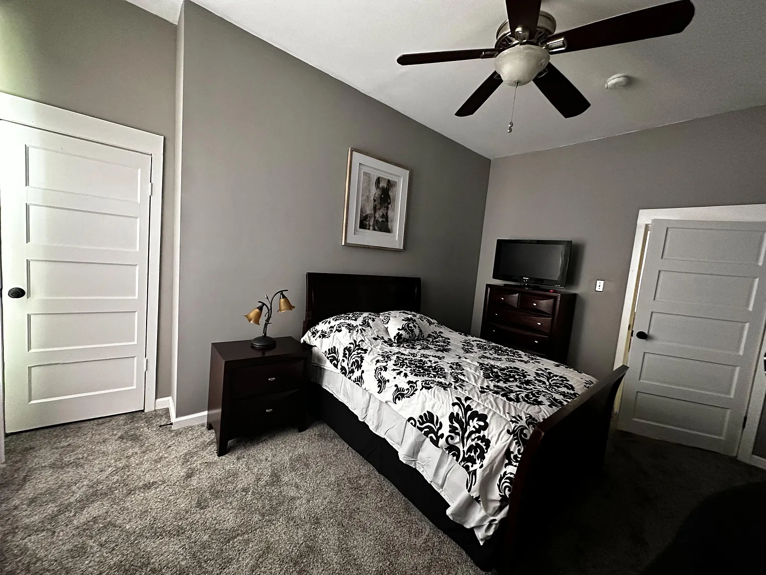 3 bed, 2.0 bath, 2000 sqft, $910 — Photo 1