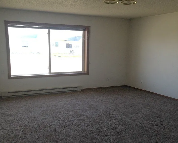 605 - 606 E Spruce Court — Photo 7