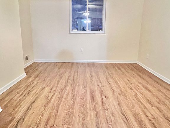 3rd image of 229 S Millvale Ave Floor 1