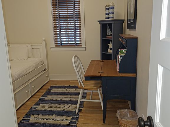 5th image of 27 Foxglove Ln