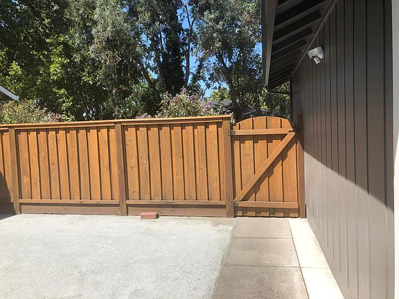 Sensor lights, big gate for maximum privacy!