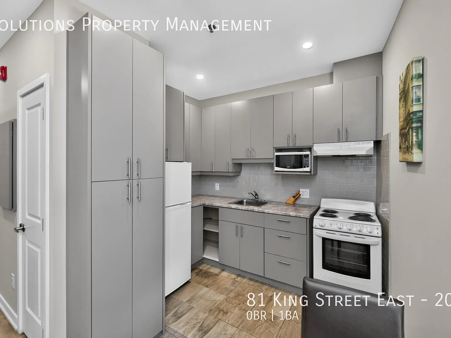 Furnished Bachelor Apartment - Move-In Ready! — Photo 4