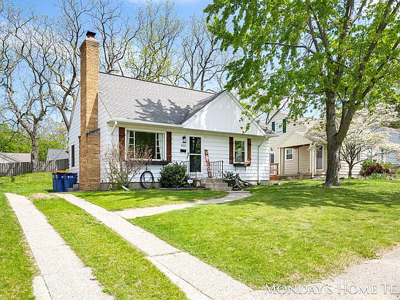 2nd image of 813 Everglade Dr SE