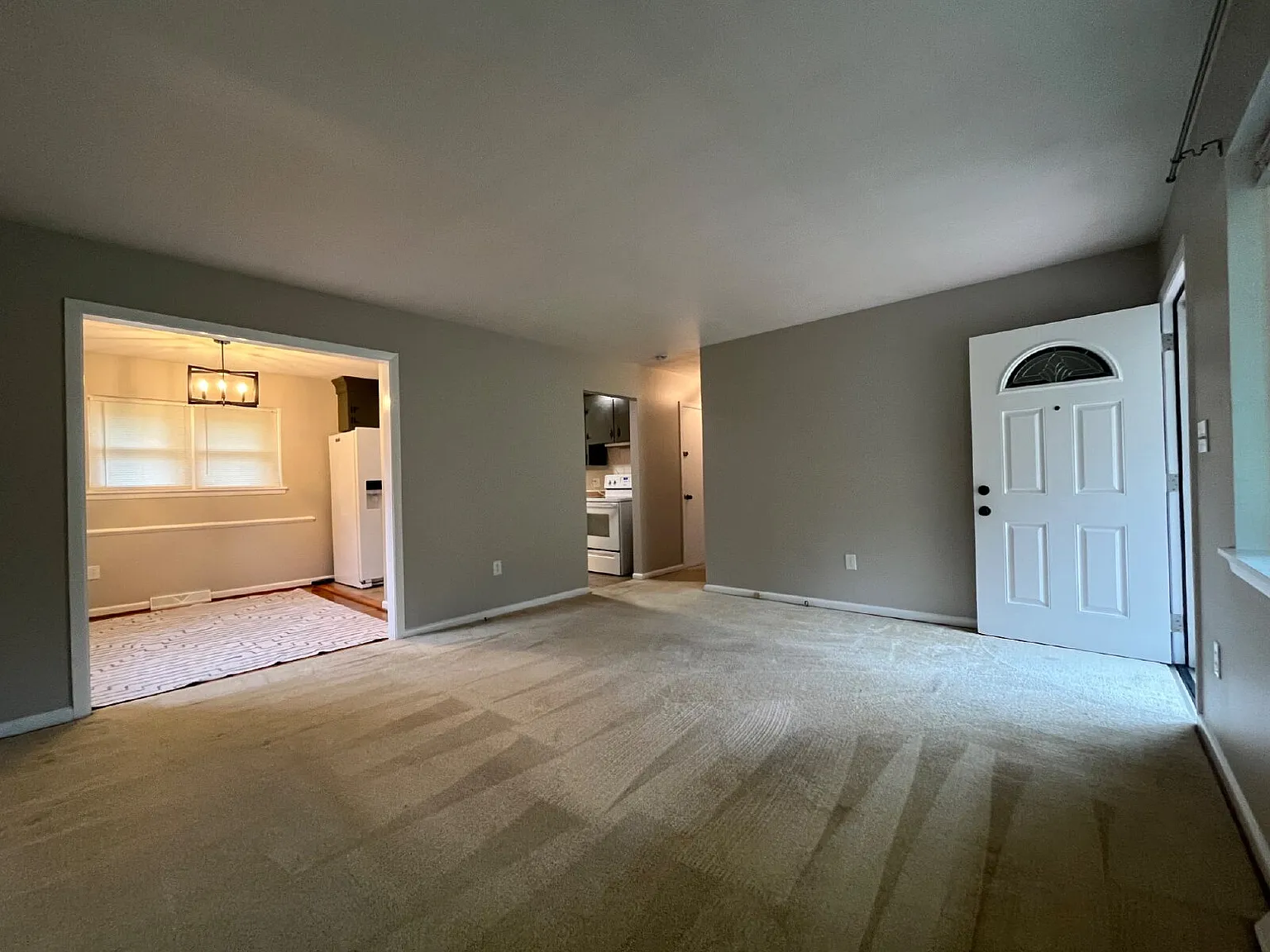 3 bed, 1.0 bath, 1010 sqft, $1,525 — Photo 1