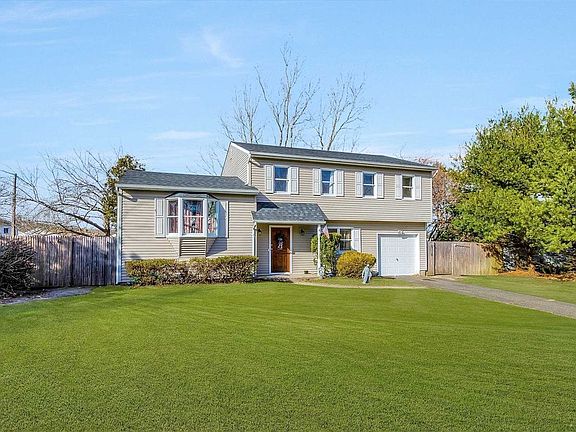 2nd image of 4 Melvin Ct