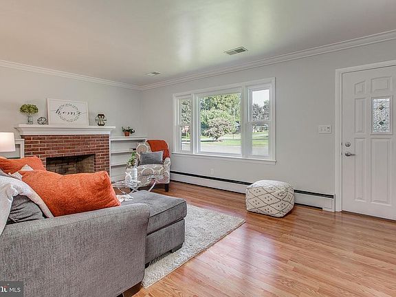 5th image of 303 Columbia Ave