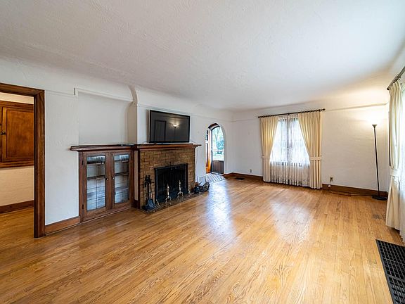 3rd image of 17741 Hastings Ct