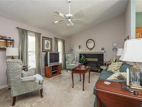 3rd image of 9058 Fayemont Dr
