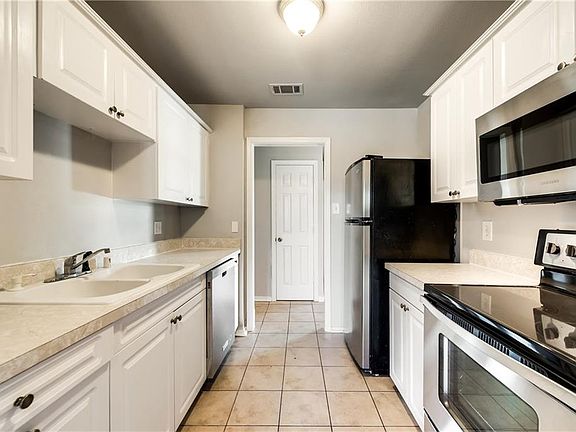 5th image of 2718 Saint George Dr