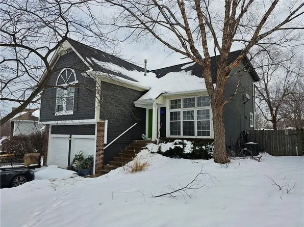 12401 S Arapaho Dr, Olathe, KS 66062