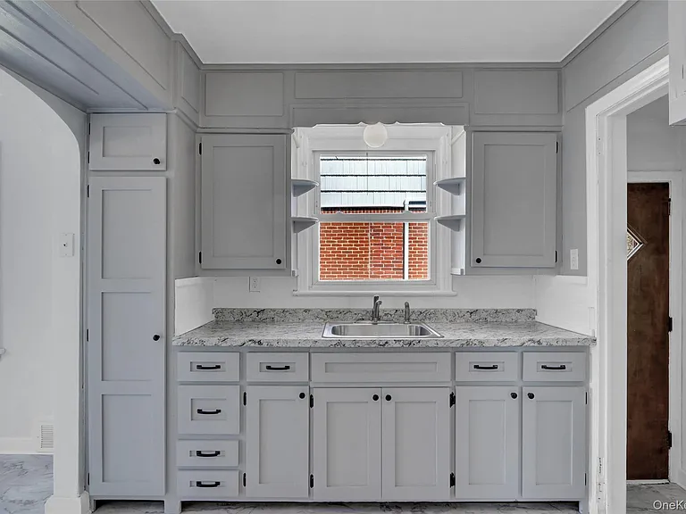 322 Harvard Rd S — Photo 7