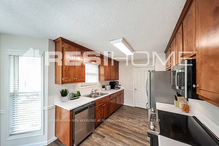 3 bed, 2.0 bath, 1469 sqft, $1,515 — Photo 4