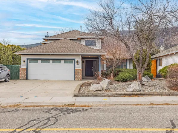 2390 Shannon Ridge Dr, West Kelowna, BC V4T 1T1