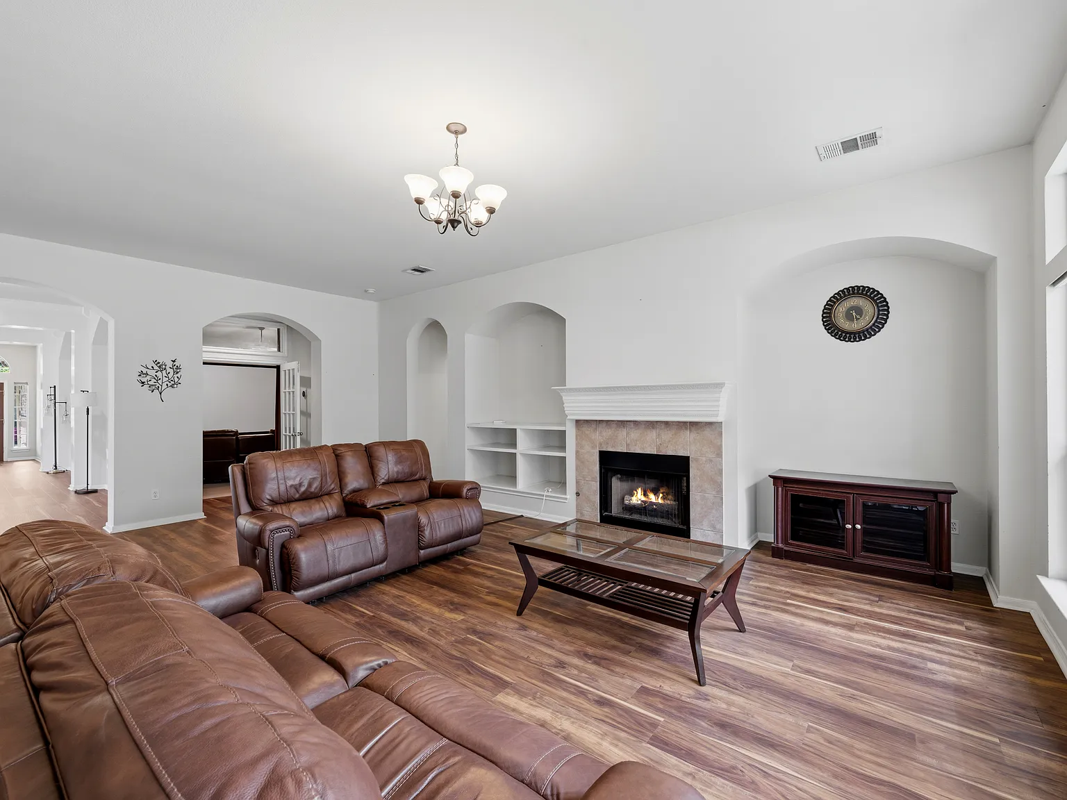 4 bed, 3700 sqft, $3,550 — Photo 4