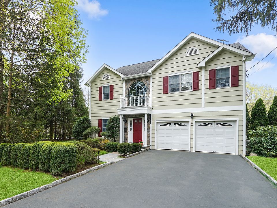 HAVILANDS MANOR ~5 Laurel~ 5 Br, 3 1/2 bath with lower level guest suite/separate entry