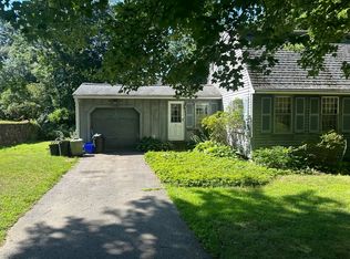 20 Pine Hill Rd, Lynnfield, MA 01940