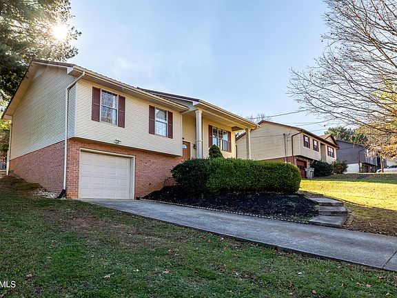 3rd image of 3151 Valemont Dr