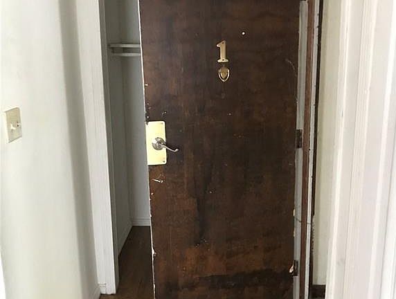 3rd image of 609 Catherine St