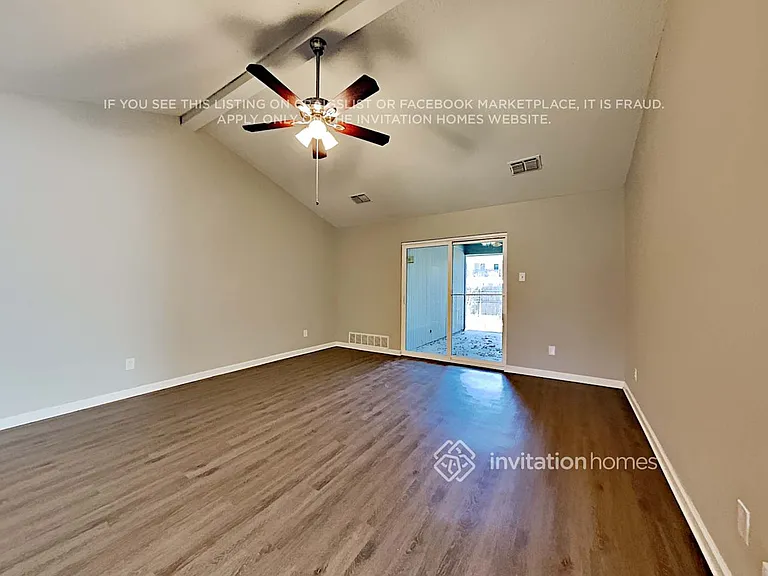 738 Brighton Ln — Photo 4