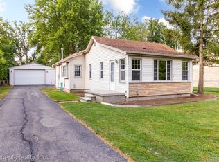 8589 Lake Rd, Grosse Ile, MI 48138